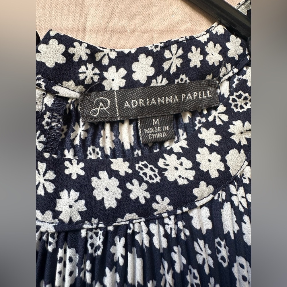 Adrianna Papell Navy/Ivory Round Neck Floral
Pleated Sleeveless Blouse Medium - Picture 6 of 11